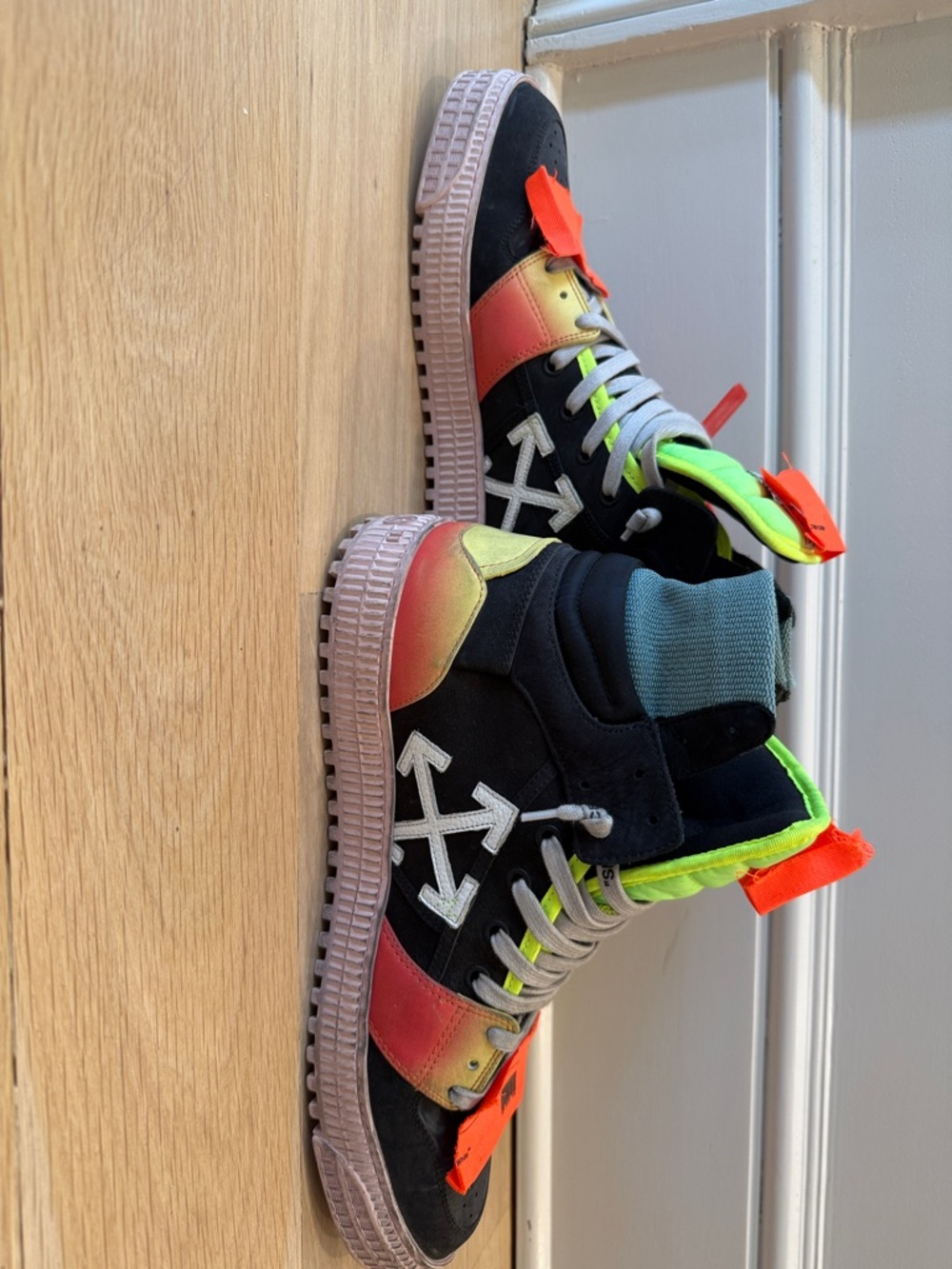 Off-White c/o Virgil Abloh
Men's Off-Court 3.0 Mutli-Color' 2019 size 44 - Picture 2 of 13